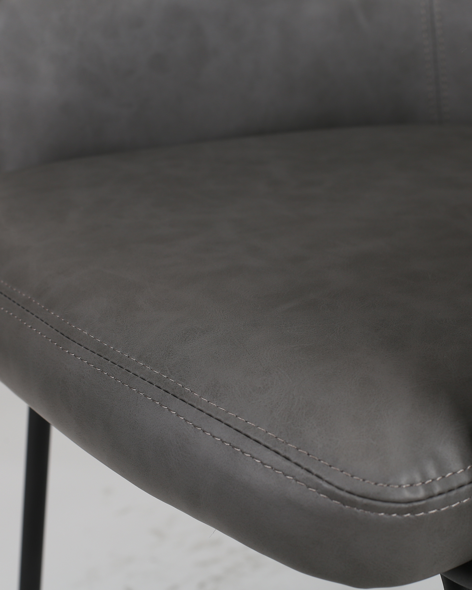 Kerusi makan kulit dengan lengan Kerusi makan kulit dengan lengan