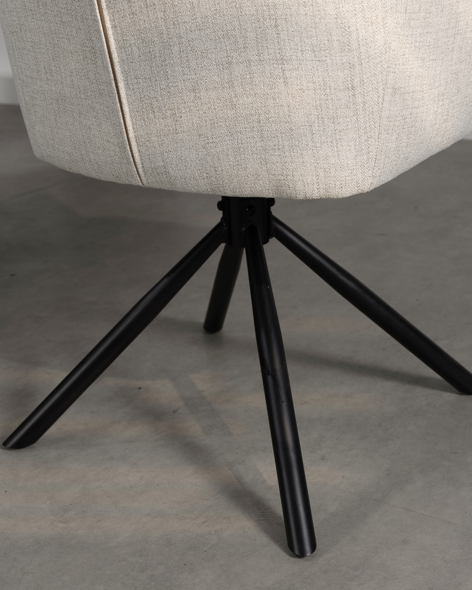 Kerusi makan kain putar Kerusi makan kain putar