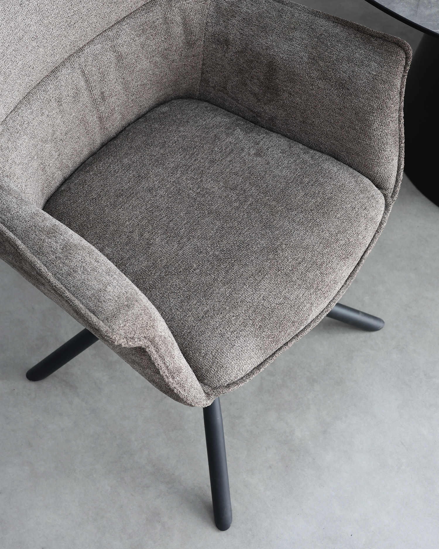 Kerusi makan swivel dengan lengan Kerusi makan swivel dengan lengan