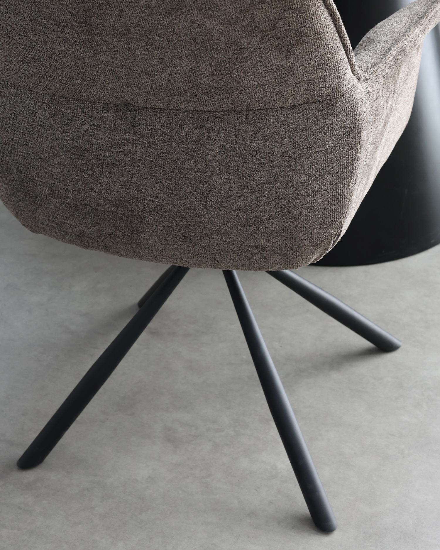Kerusi makan swivel dengan lengan Kerusi makan swivel dengan lengan