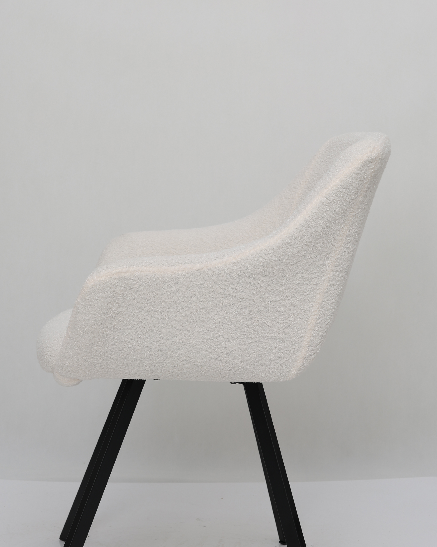 Kerusi makan upholster yang selesa Kerusi makan upholster yang selesa