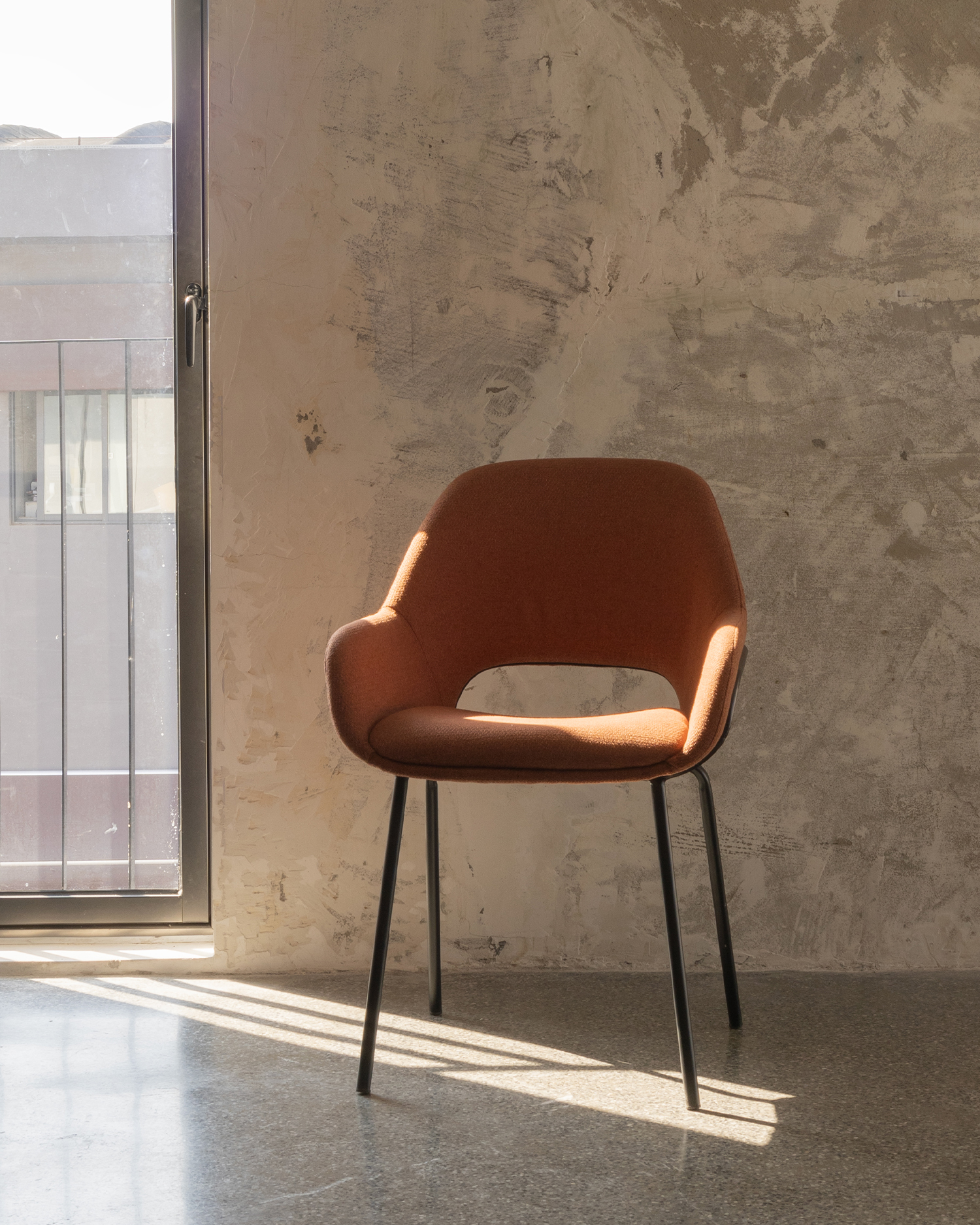 Kerusi makan asas logam Kerusi makan asas logam