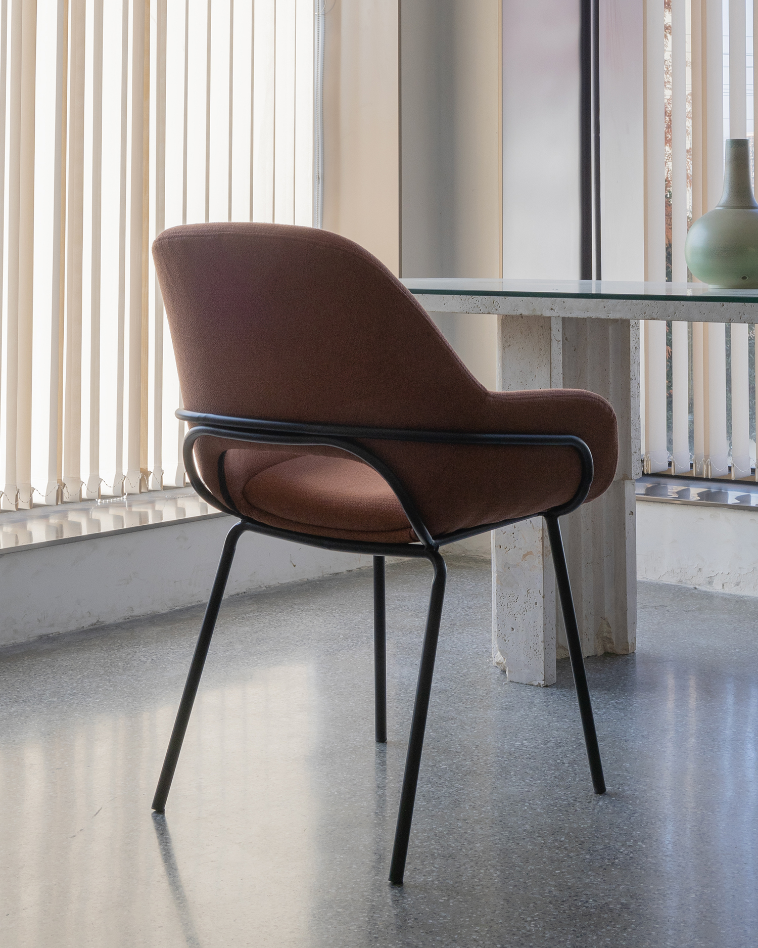 Kerusi makan asas logam Kerusi makan asas logam