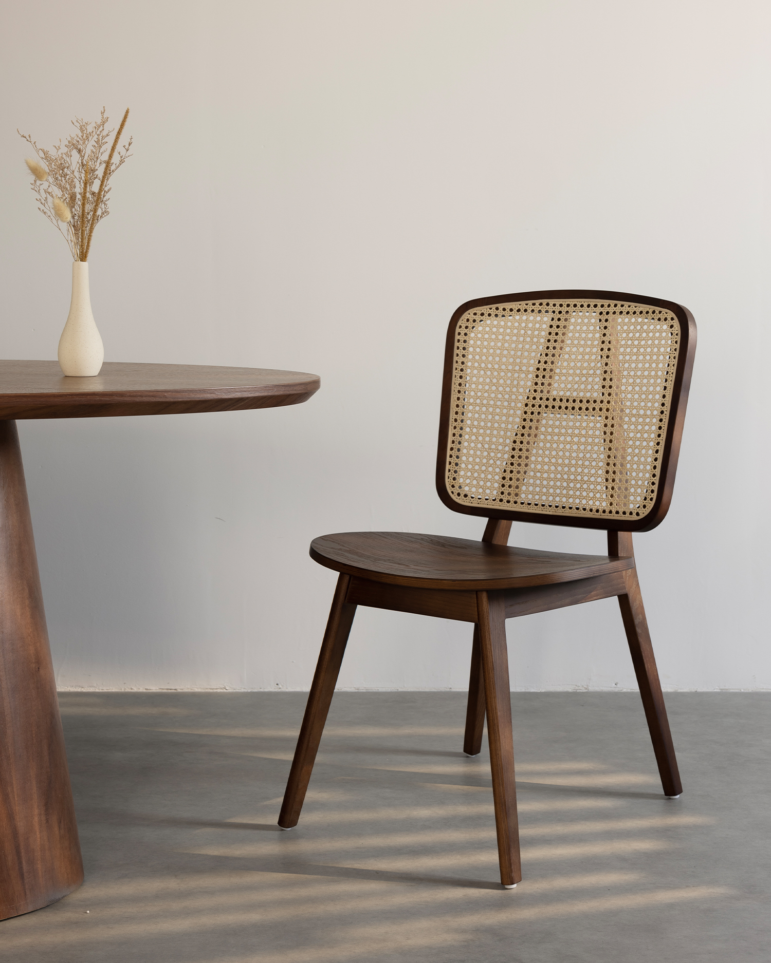 Rotan Vintage Back Wooden Chairs Rotan Vintage Back Wooden Chairs