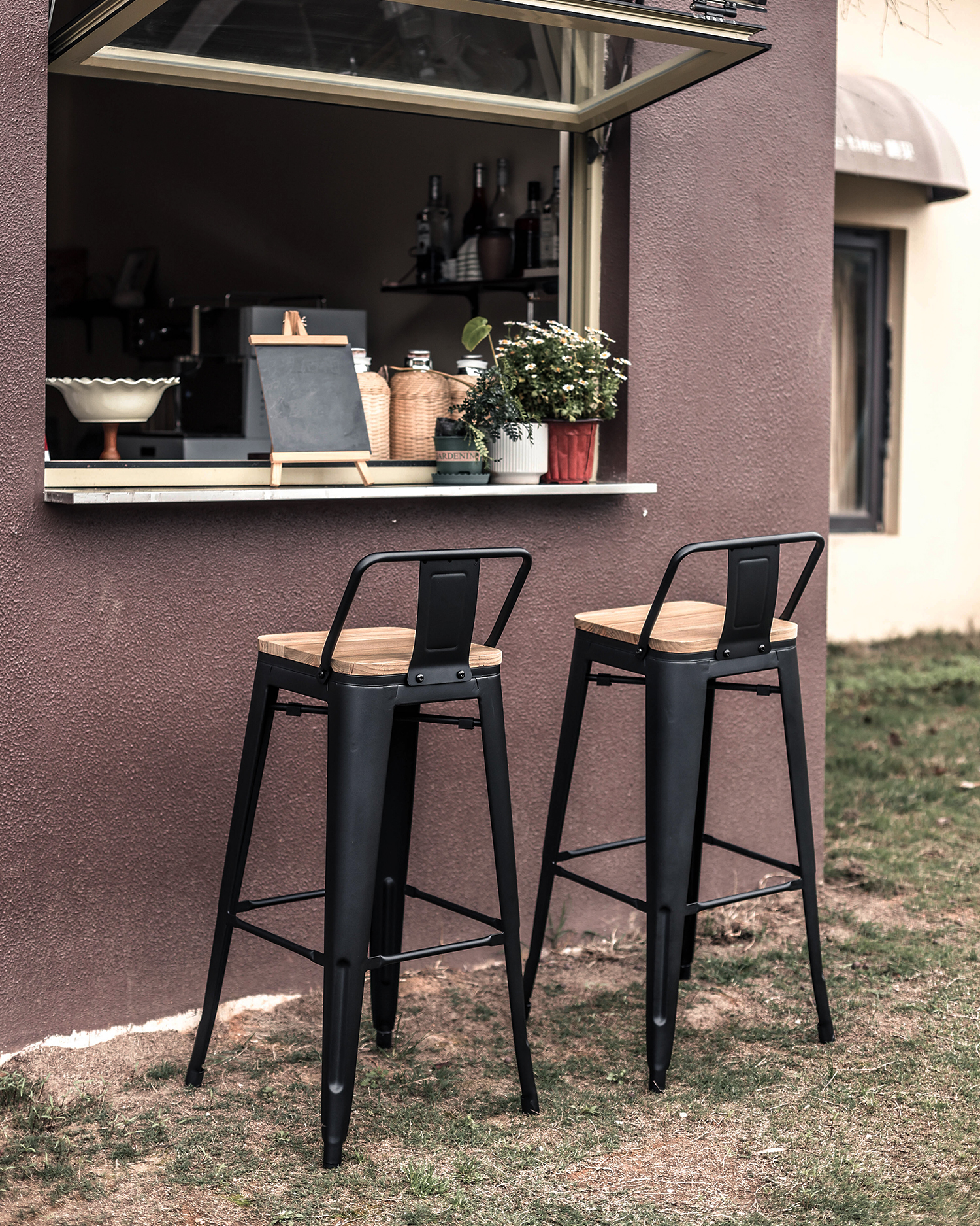 Kerusi reka bentuk teres desa Kerusi reka bentuk teres desa