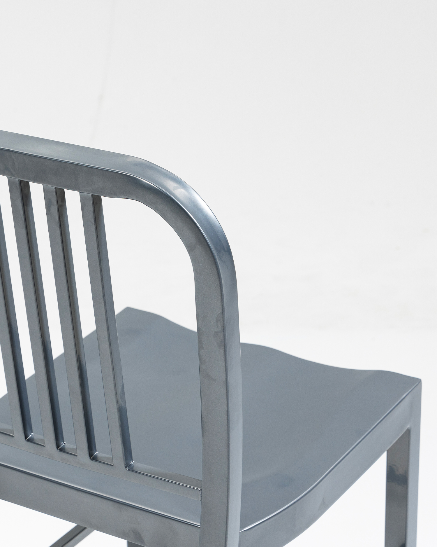 Kerusi Besi Reka Bentuk Abadi Kerusi Besi Reka Bentuk Abadi