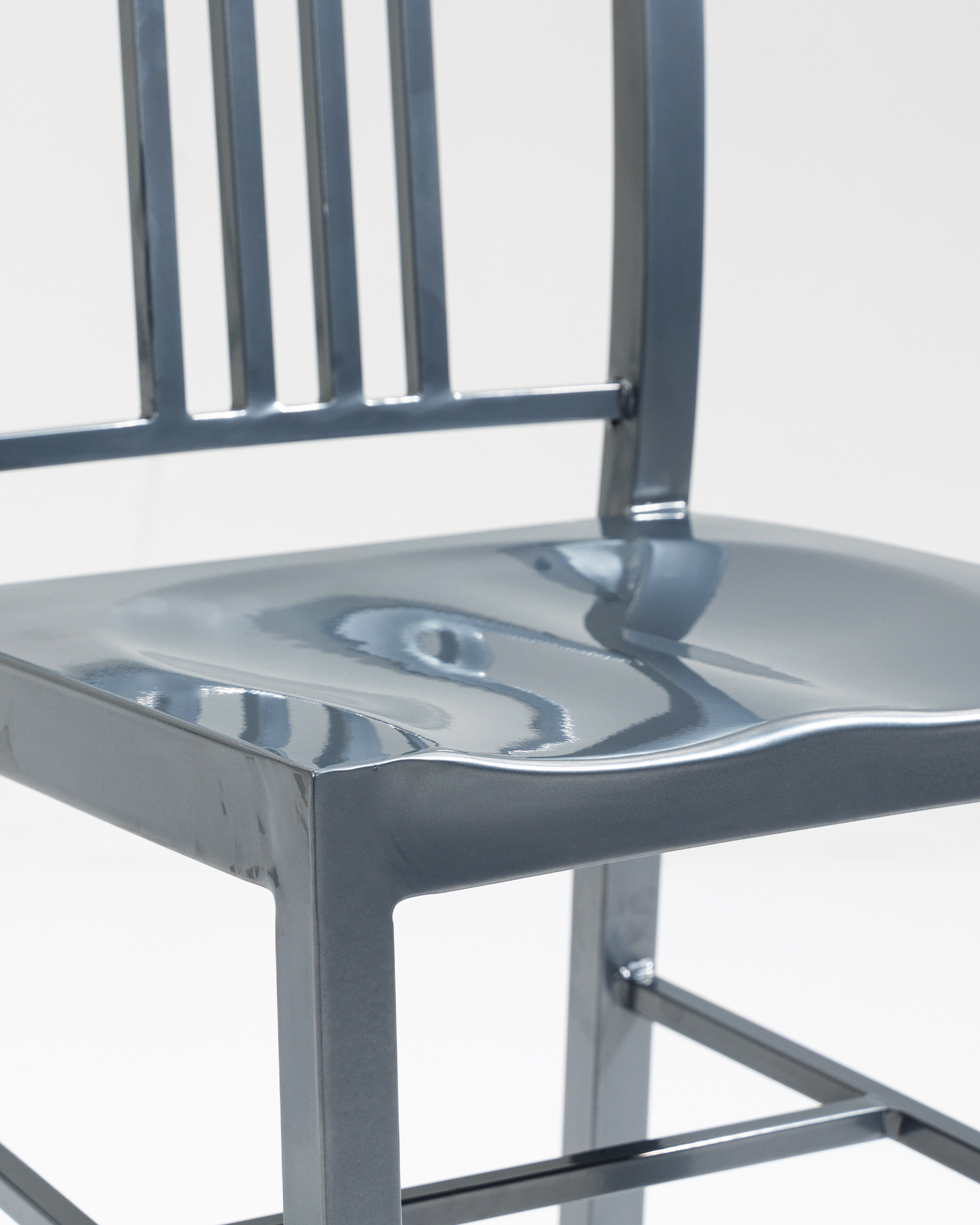 Kerusi Besi Reka Bentuk Abadi Kerusi Besi Reka Bentuk Abadi